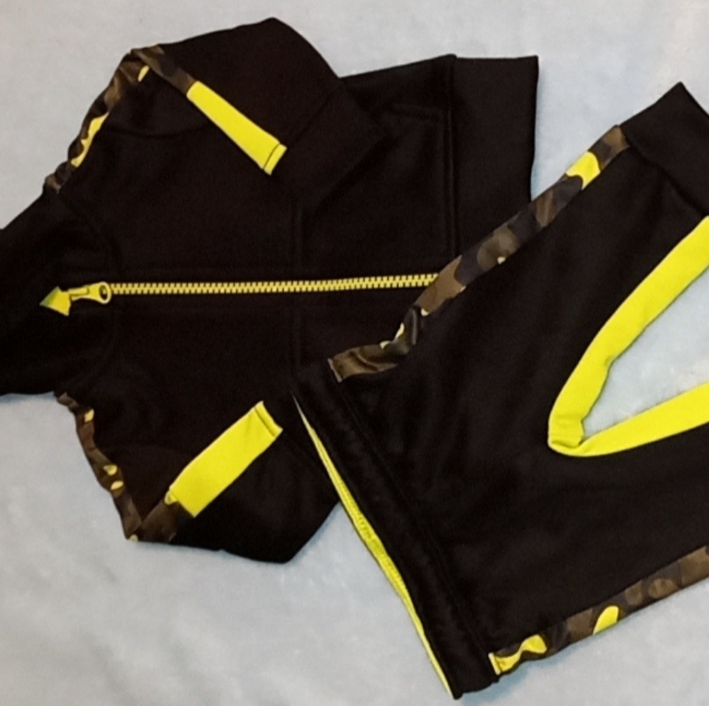 Size 0-3 months sweat suite